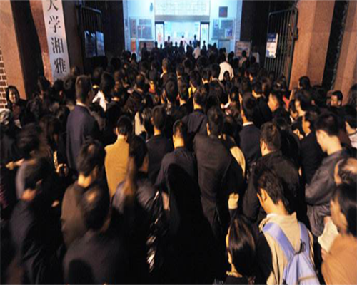 医生，为啥试管婴儿胚胎移植前要憋尿呢？